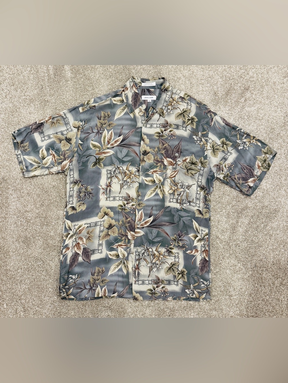 Vintage Pierre Cardin Mens M Hawaiian Camp Shirt 100% Rayon Floral Tropical Gray